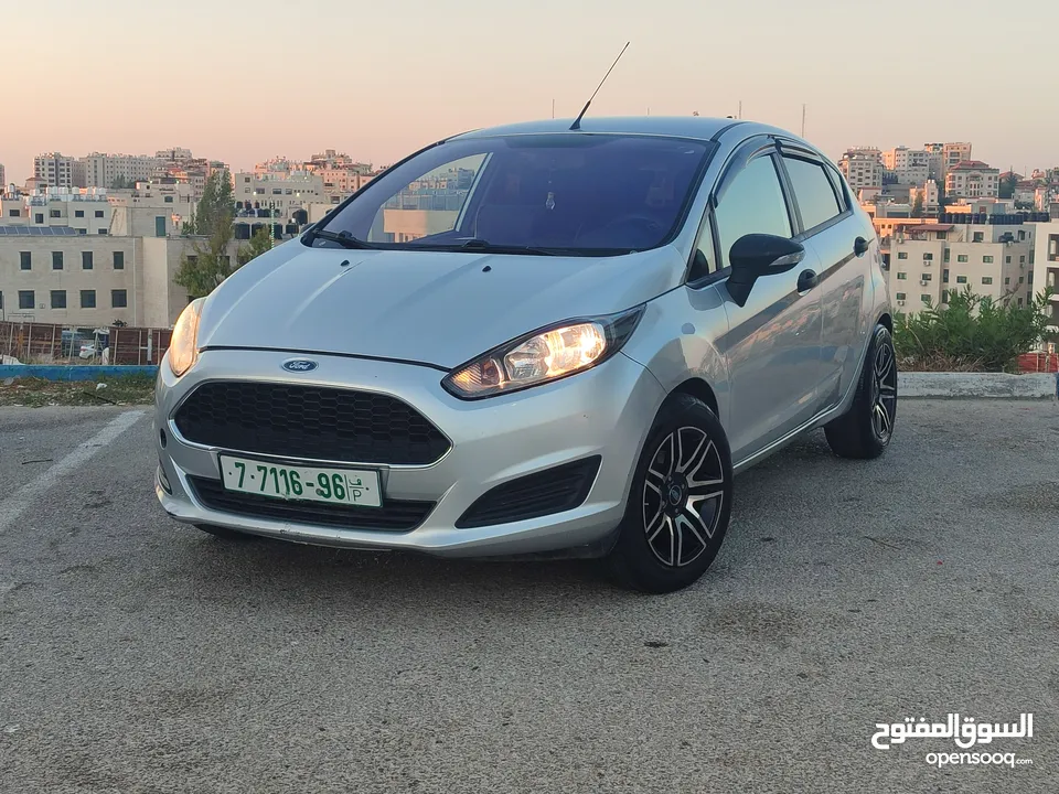 فورد فيستا 2014 جير اوتوماتيك  ماطورو 1600 بنزين فحص ممتاز عداد 86000 اصلي اقتصادية