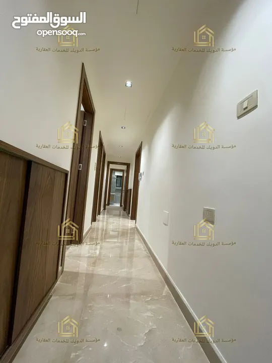 شقة فاخرة - لم تسكن - 4نوم 2ماستر - 230م - ارضية - ترس - موقع هادئ ومميز