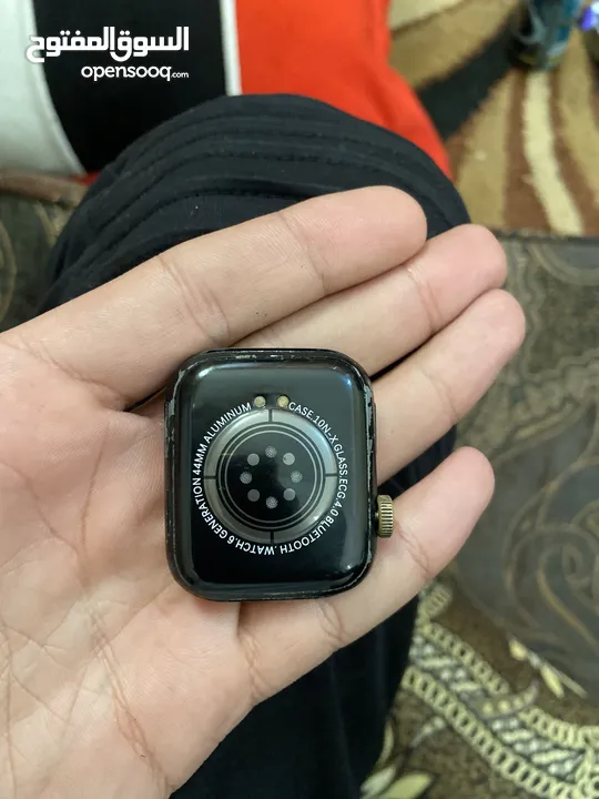 ساعه ابل للبيع شغال ميه ميه بس بدها شاحن أمورها تمام