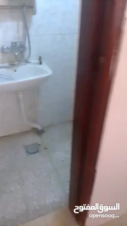 استوديو متواضع للايجار