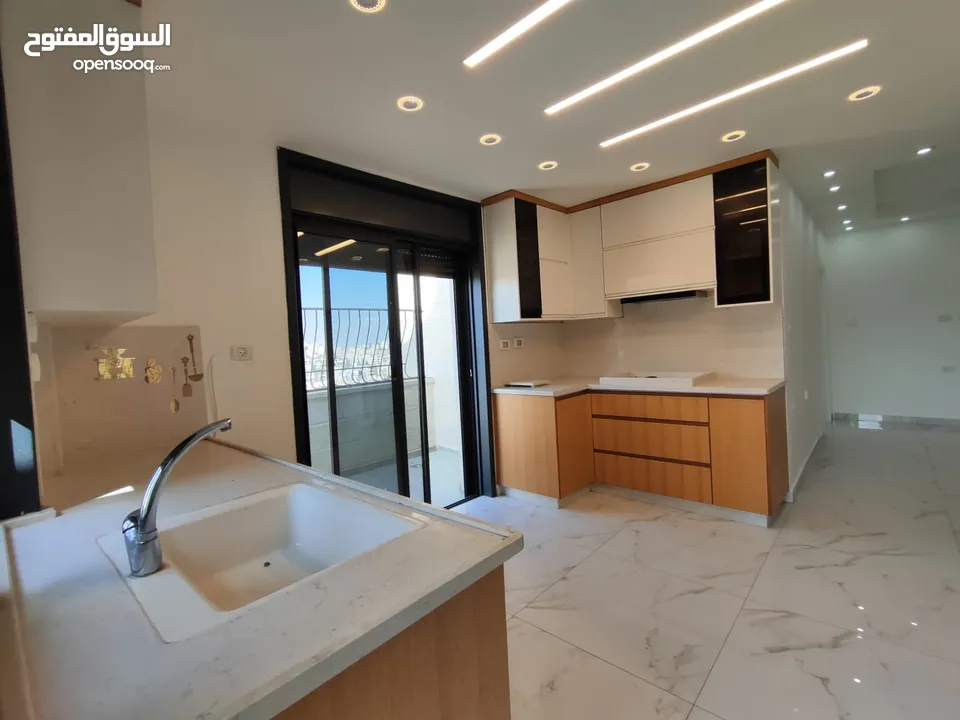 روف_للإيجار – أول رافات  طابق ثامن بإطلالة مميزة