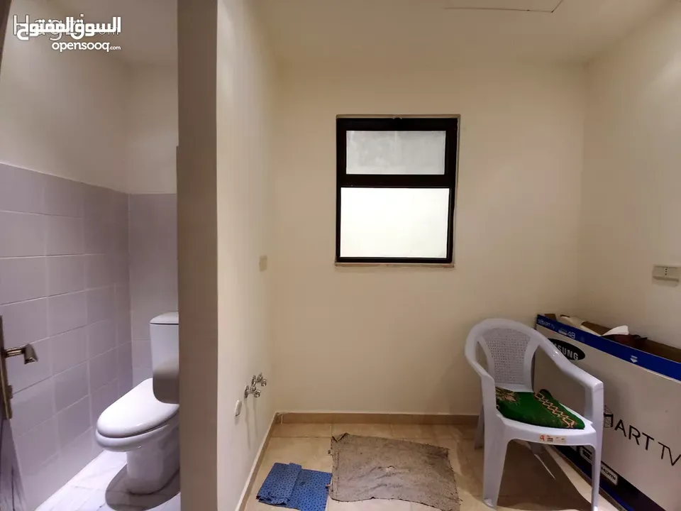 شقة شبه مفروشة للايجار في دير غبار  ( Property 33412 ) سنوي فقط