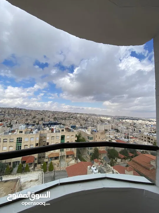 شقة مجددة بالكامل - الرابية - 3نوم1ماستر - بإطلالــــه مميزة - قرب الخدمات العامة