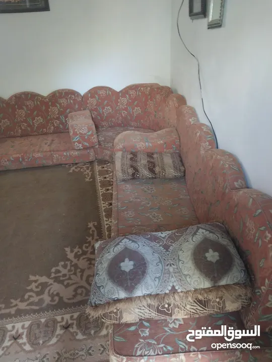 ديوانيه مع سجاده للبدل على طقم ريتال او مرس
