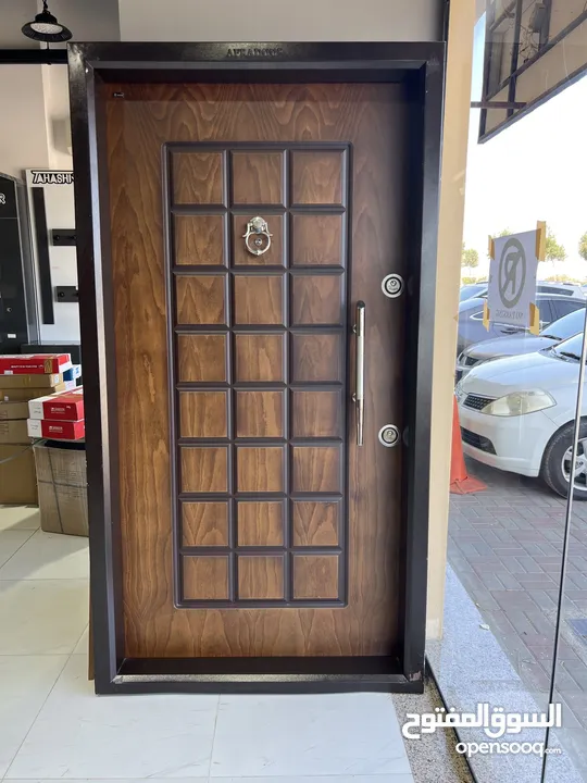 Doors showroom for sell