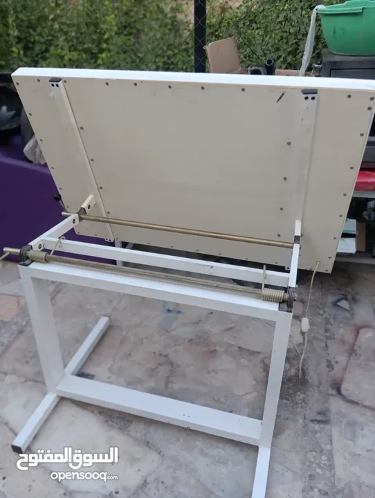 مرسم هندسي مضاء متحرك إربد