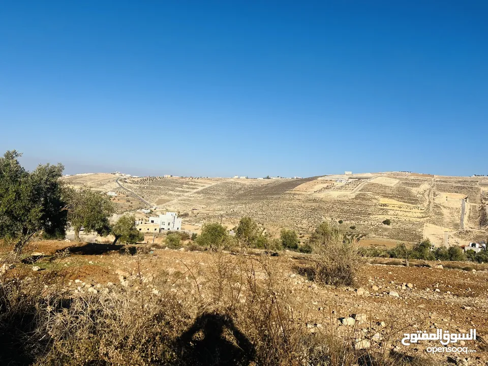 ارض للبيع في الكمشه بالقرب من شارع الاردن و مطعم قصر الجبل مميزه جدا