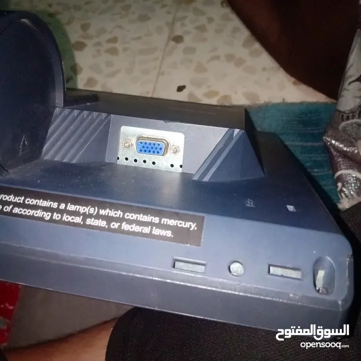 شاشه   Lenovo thinkvisio لا تاخذ مساحه كبيره من المكتب