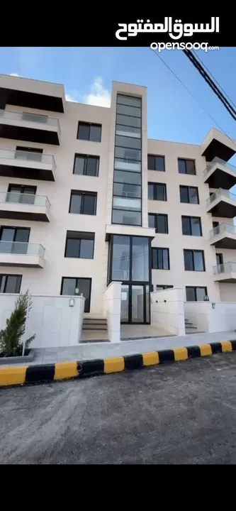 شقة طابق ثاني   بإطلالة رائعة وجذابة