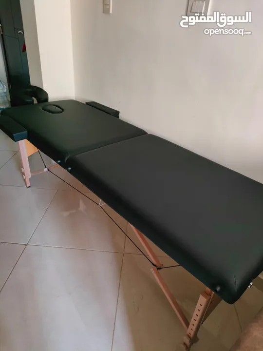 تخت مساج مميز وفخم جدا جديد بالكرتونه