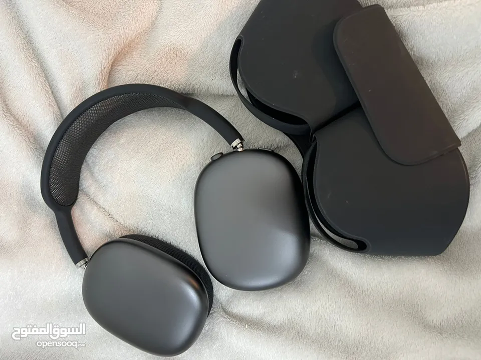 للبيع سماعة ابل AirPods max(السماعة خربانة)