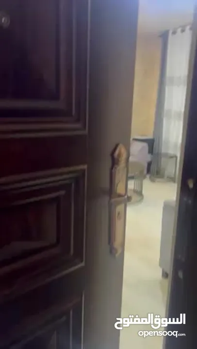 شقه مفروشه للابجار الزرقاء الجديده