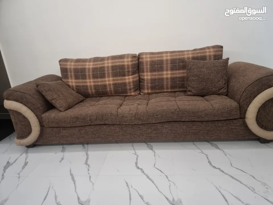 طقم كنب وطاولات