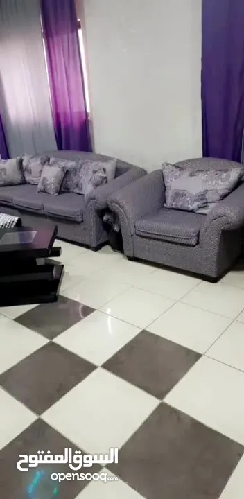 كنب مستعمل بحالة جيدة جدا للبيع بداعي السفر  المكان ماركا الشمالية