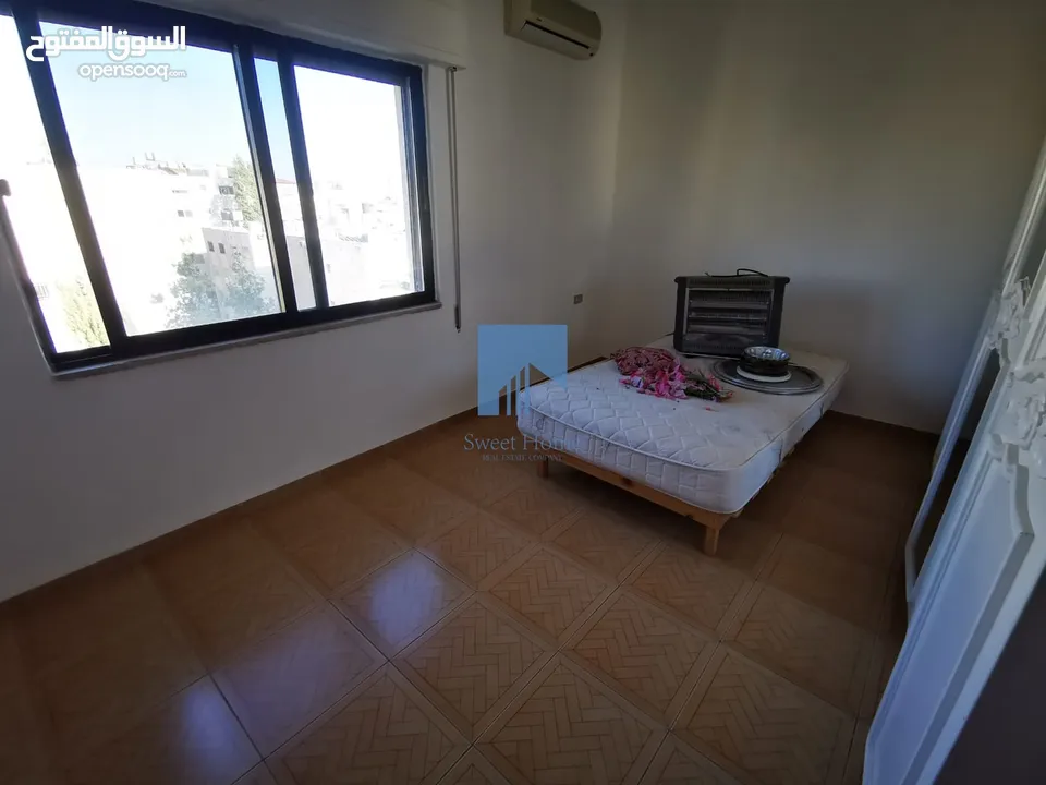 شقة طابقية فاخرة للبيع بأجمل مناطق الصويفية - خلف المدارس الأمريكية طابق ثالث 350م بسعر مغري