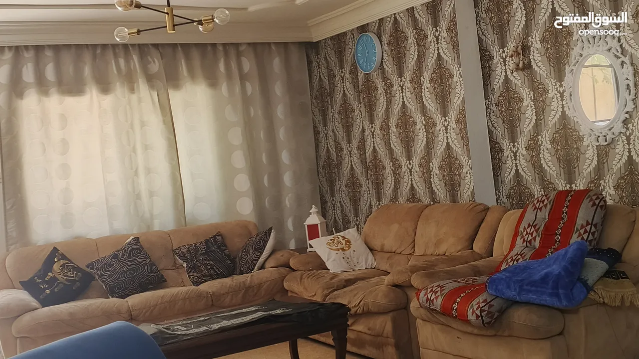 كنب بحاجه تنجيد للبيع