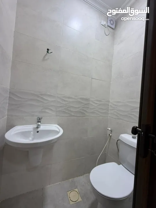 شقه مميزة للبيع في الطيرة رام الله طابق شبه ارضي