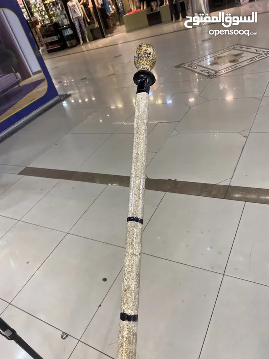عكازة خشب متعددة الاشكال
