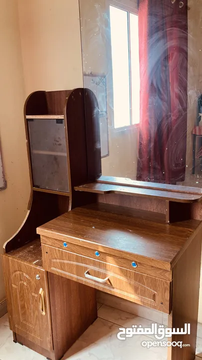 Dressing table