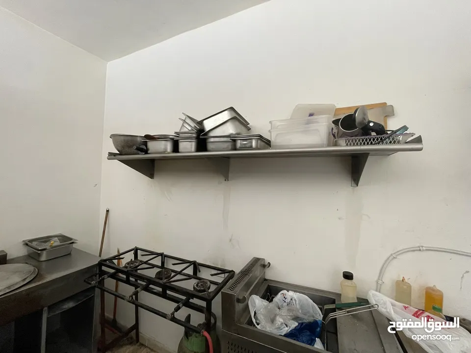 عدة مطعم كاملة مع مستلزماته للبيع