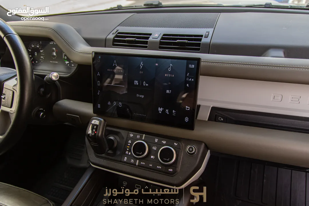 Land Rover Defender 2022 Plug in hybrid Black package