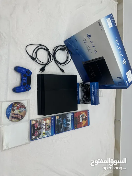 بلايستيشن 4 "1تيرا" بكرتونته مع اربع العاب PS4 “1T”and four games