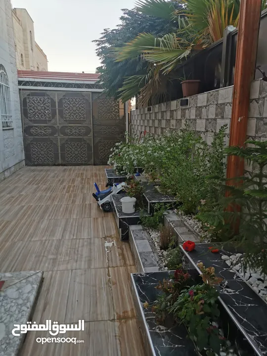 منزل مستقل مكون من طابقين ومدخلين منفصلين