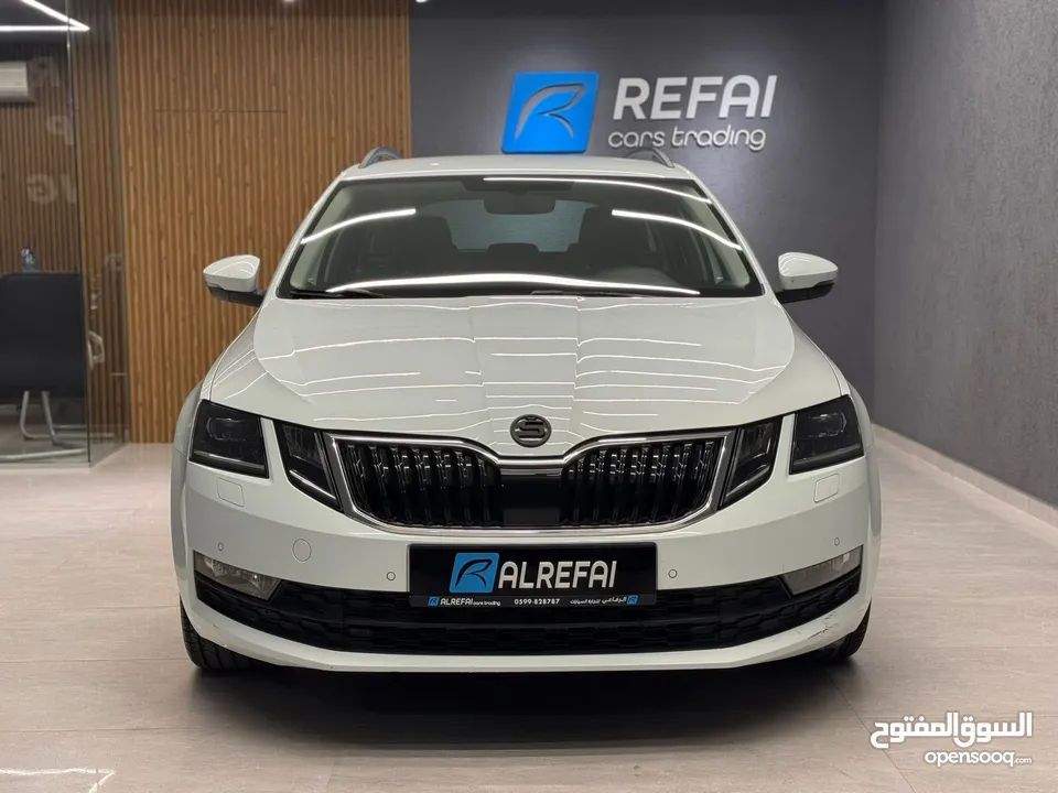 Skoda Octavia station