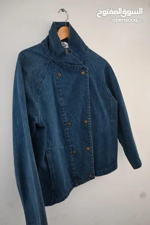 STYLISH AMERICAN DENIM JACKET WITH UNIQUE COLLAR.