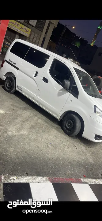 نيسان nv200