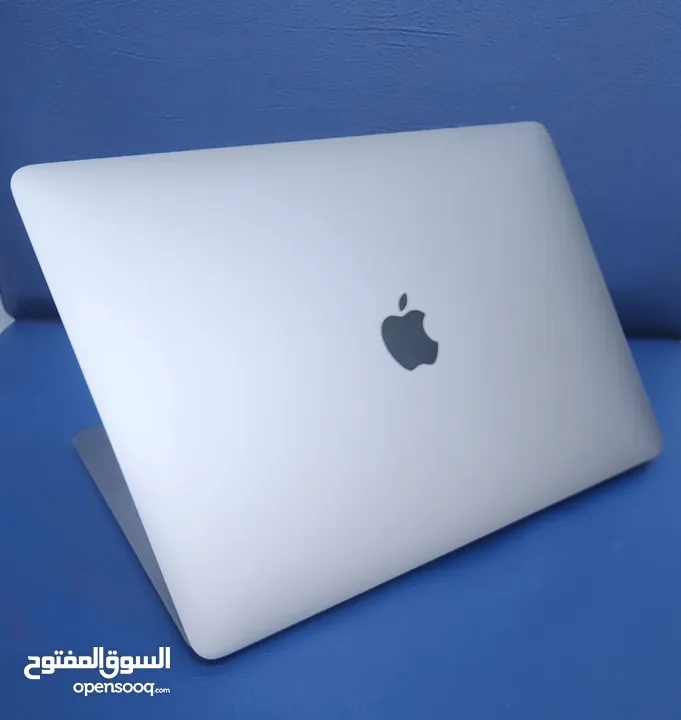 MacBook Air 2020 Touch id offer Price 145 OMR with warranty shop in Gobhra