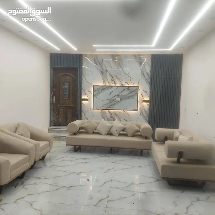 "دلل منزلك بلمسة من الفخامة والراحة مع طقم الجلوس الرائع المكون من 7 مقاعد!