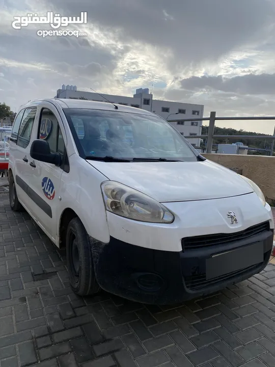 سيارة بيجو بارتنر موديل 2015 للبيع