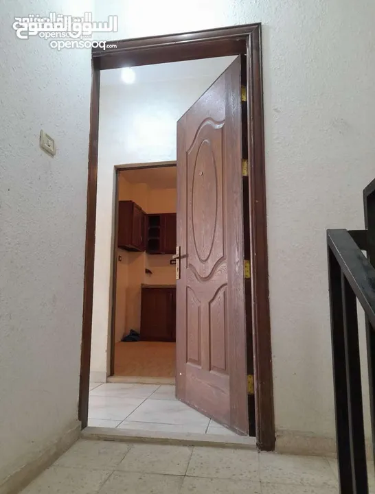 شقة  طابقية مميزة طابق اول للبيع في الذراع الغربي من المالك مباشرة