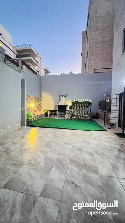 شقه ارضيه مميزه مع تراس ومدخلين للبيع الجبيهه / الريان