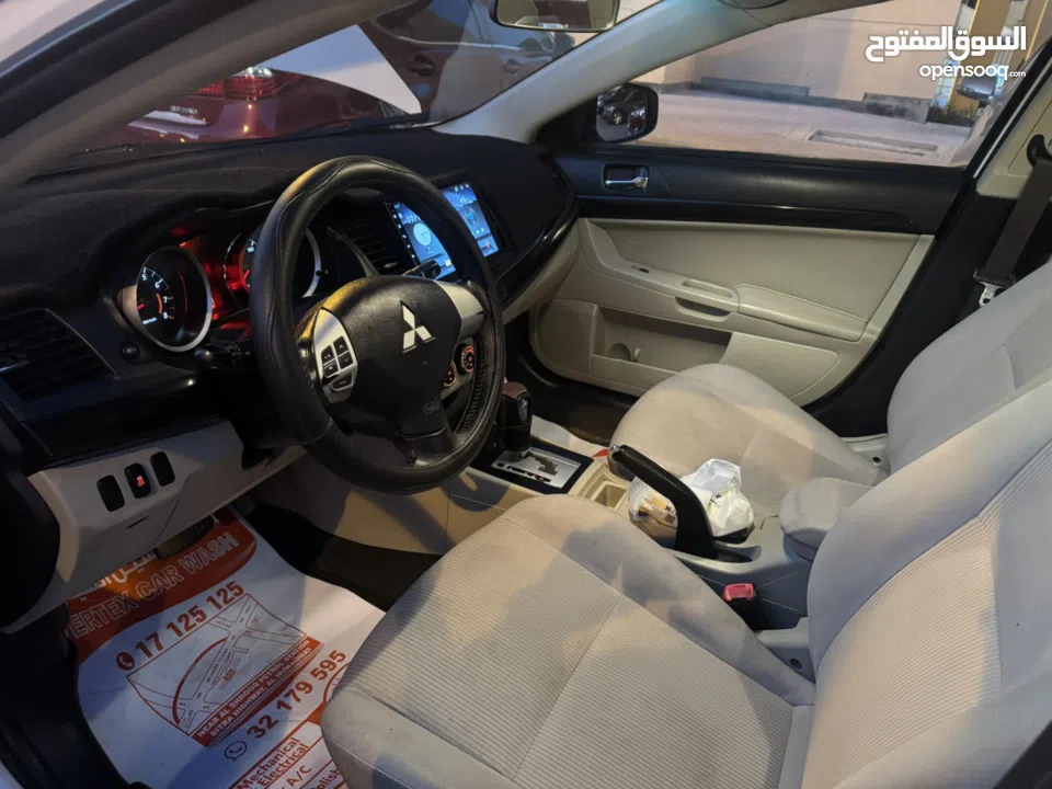 للبيع لنسر نظيف اللون ابيض ومن الداخل بيج