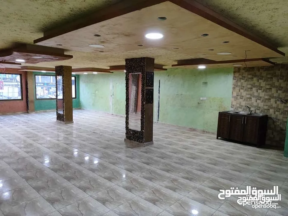 طوابق تجارية بمساحات متنوعة على طريق عمان-السلط نزول وادي الشجرة بأسعار مناسبة