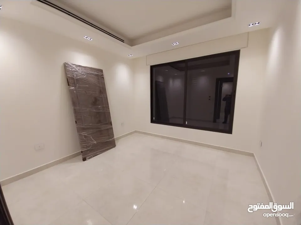 شقة غير مفروشة ( جزء من فيلا ) للإيجار ( Property 38568 ) سنوي فقط