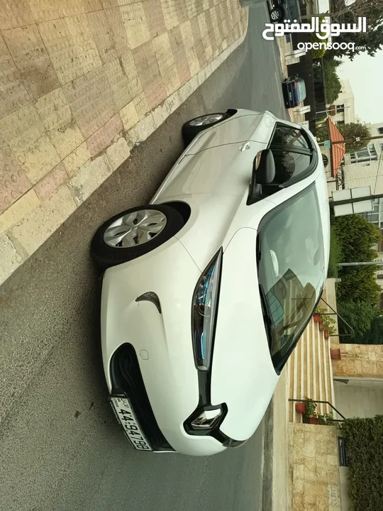 رينو زوي 2019