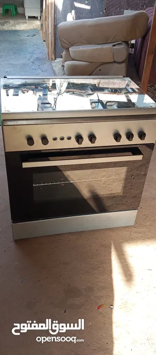 5 gas oven neat and clean excellent working condition