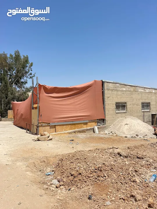 منزل مستقل مع مخازن تجارية للبيع والتنازل فوري