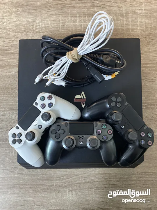 1TB Playstation 4 Pro (Used) 2 Controllers.