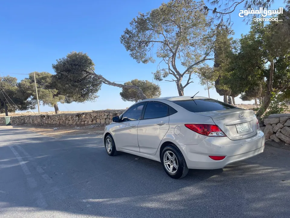 متوفر للبيع هونداي اكسنت 2017 . هوندا سيفيك 2009. كيا بيكانتو 2021