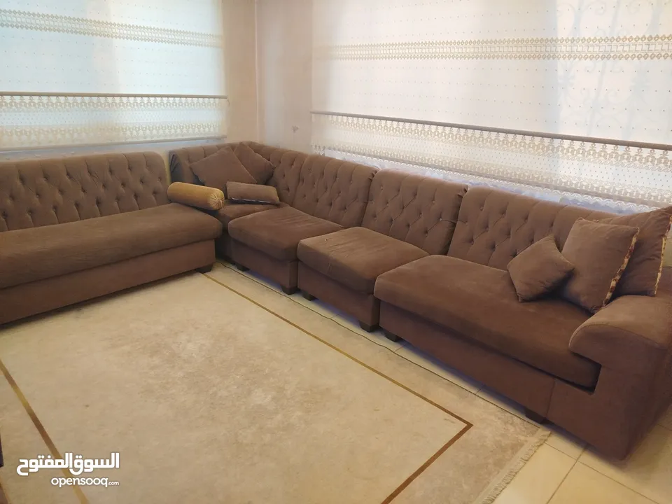 طقم كنب كورنر لون كابتشينو ضهر كبتونيه بحاجة لتنضيف فقط   وارد السعودية استعمال 5 سنوات