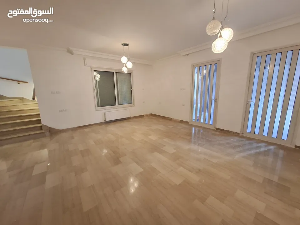 فيلا غير مفروشة للأيجار  ( Property 40922 ) سنوي فقط