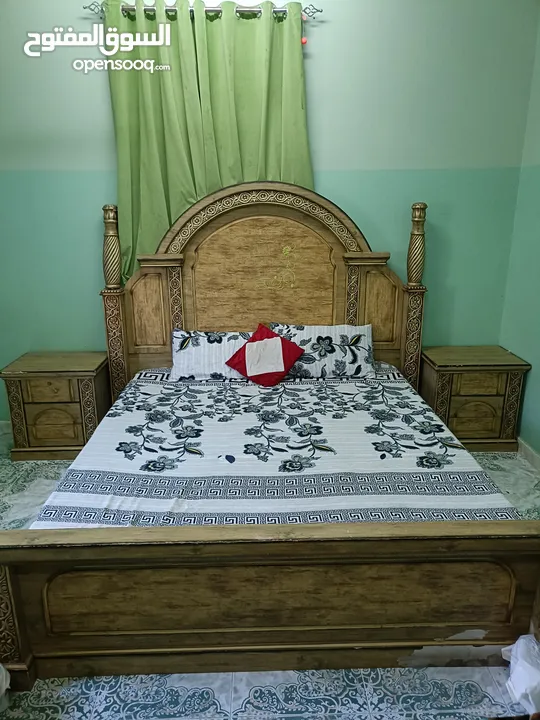 Urgent sale     with matres king size Bed and Matres with 2 side Table and Dressing