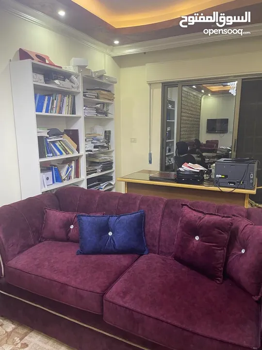 شقة سوبر ديلوكس  قرب دوار اللوازم  تبعد عن  كلية الطب جامعة اليرموك 500م للبيع