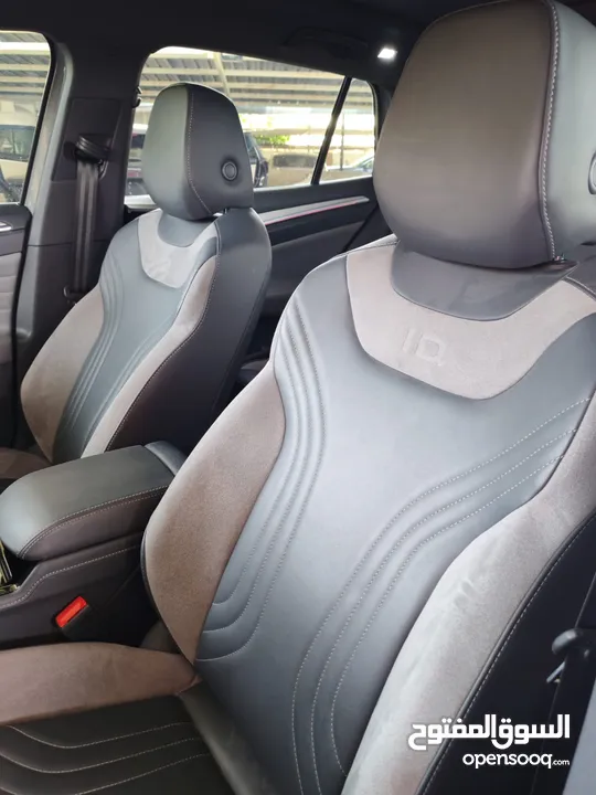 VOLKSWAGEN ID.4 CROZZ PRO Black  piano 2023