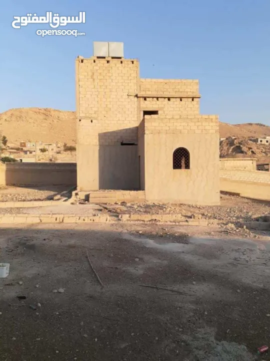 بيت مستقل و ارض للبيع المستعجل بداعي السفر  البناء قيد الانشاء ومنطقه كتير هاديه ومريحه