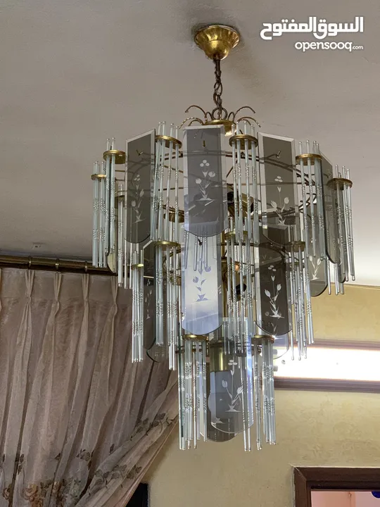 ثريات بحاله جيده للبيع عدد 4 بسعر 60